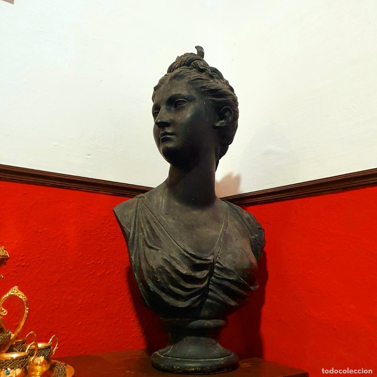 Arte: Estatua de busto de la diosa Artemisa.