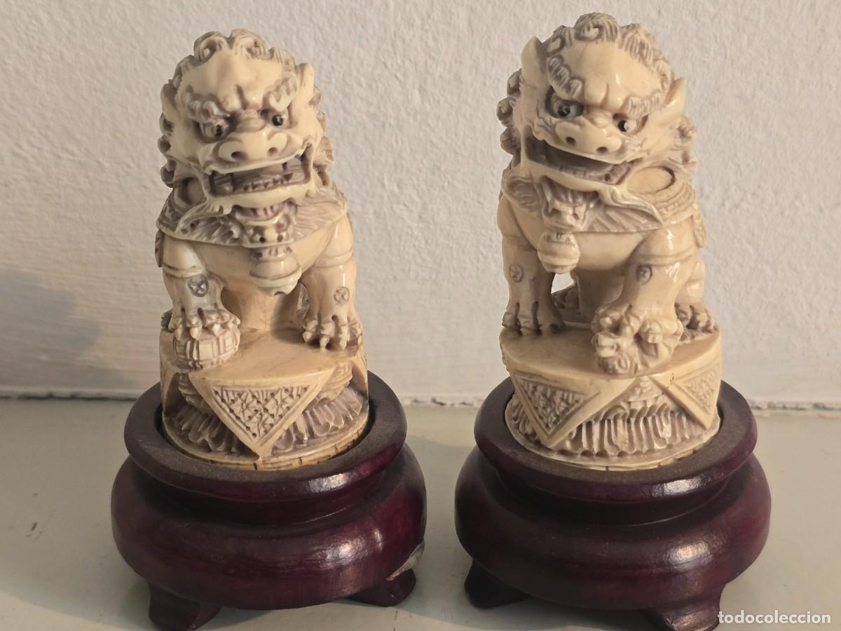 Arte: Figuras Marfil Pareja Quimeras.Peana Madera.Talla Perfecta.Siglo XX.altura 7 cms aprox.ver fotos
