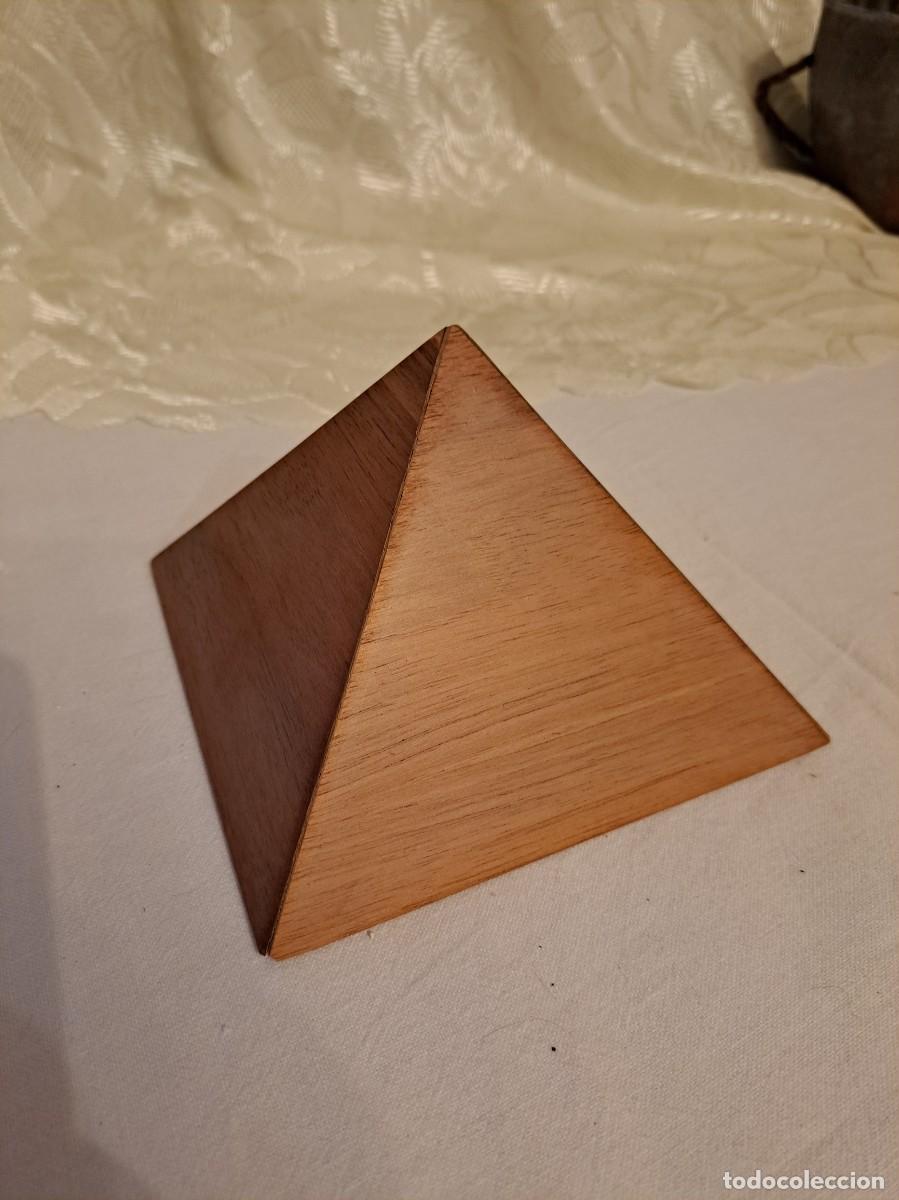 Arte: Pir&aacute;mide de madera , artesan&iacute;a