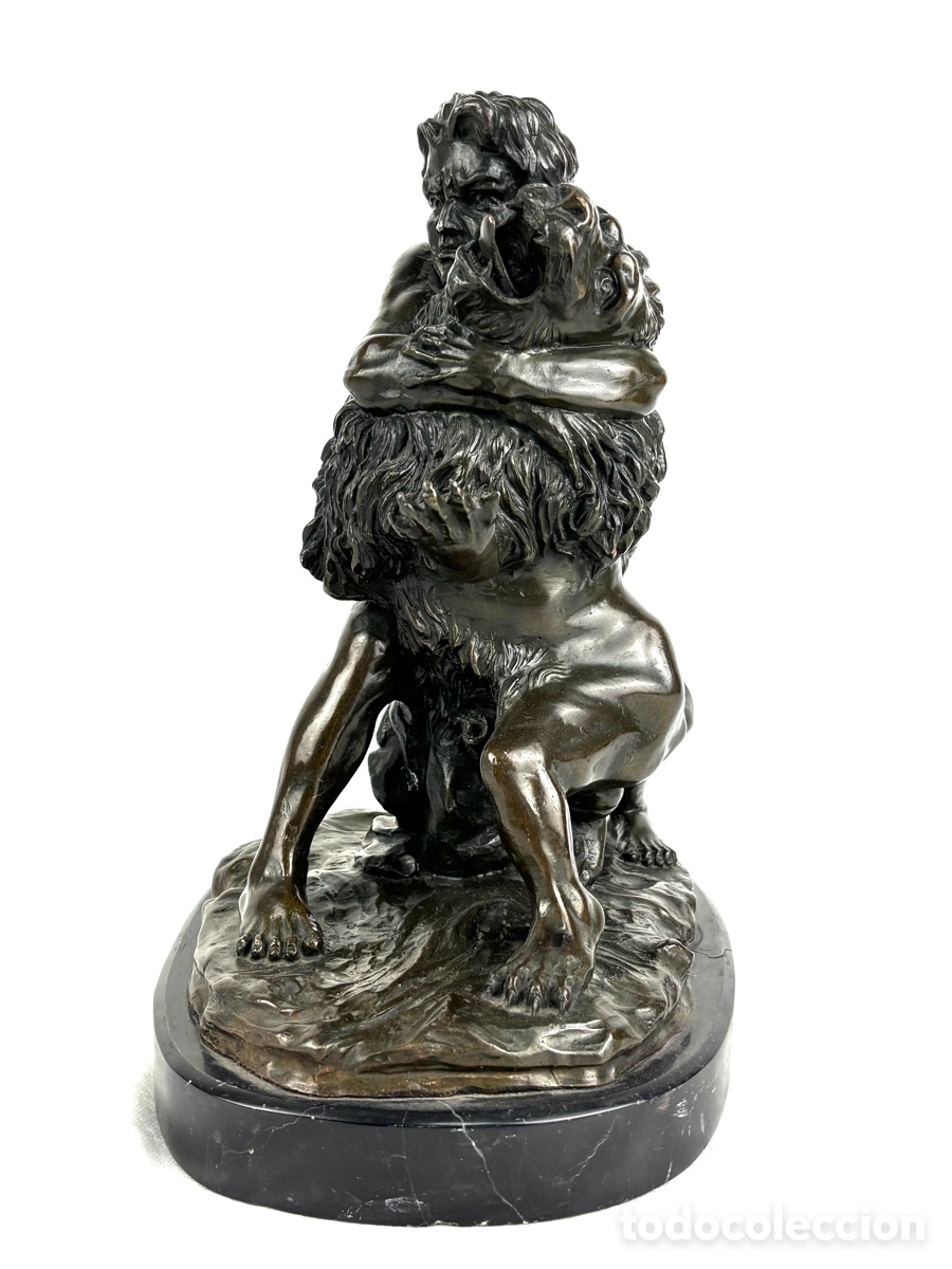 Arte: ESCULTURA DE BRONCE- PELEA DE HOMBRE Y LE&Oacute;N