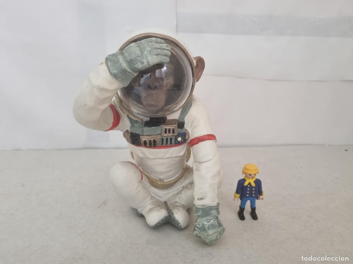 Arte: Figura de resina Mono astronauta
