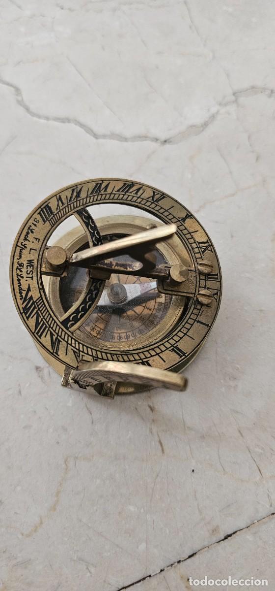 Arte: Reloj solar con brujula bronce