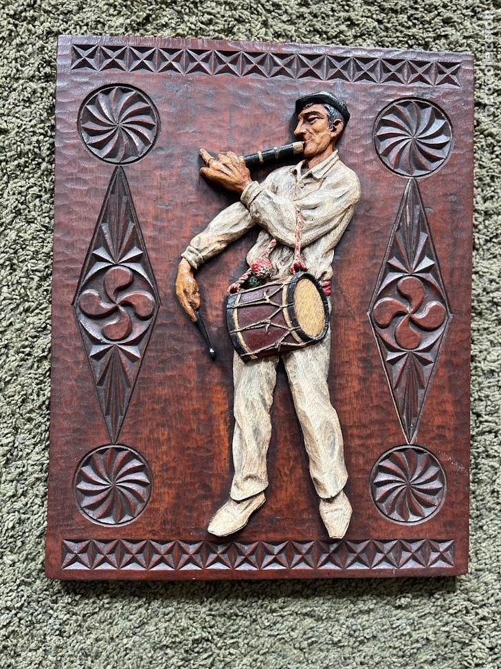 Arte: Talla vasca madera policromada / Txistulari /