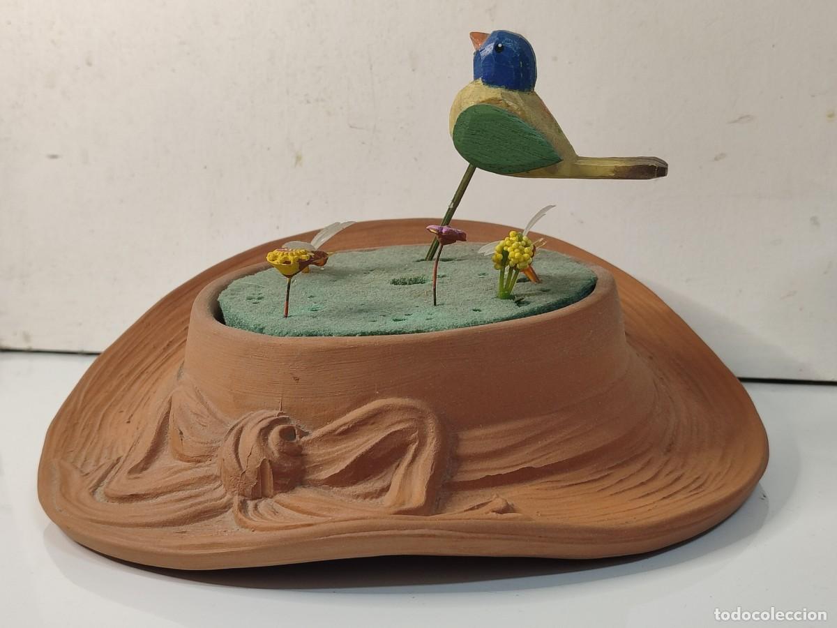 Arte: Sombrero Grande de Terracota &iquest;Barnils Breda? &iquest;costurero,macetero...?