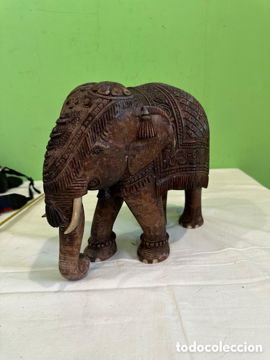 Arte: Elefante tallado en madera decoraci&oacute;n artesanal estilo oriental (30 x25 cm)