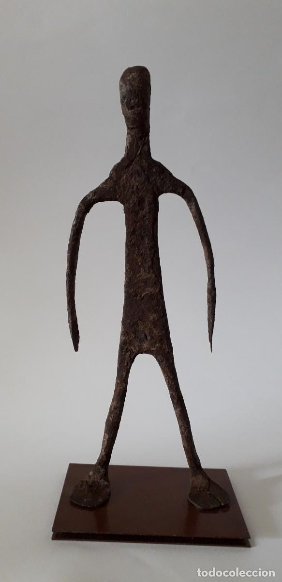 Arte: Figura africana hierro negro