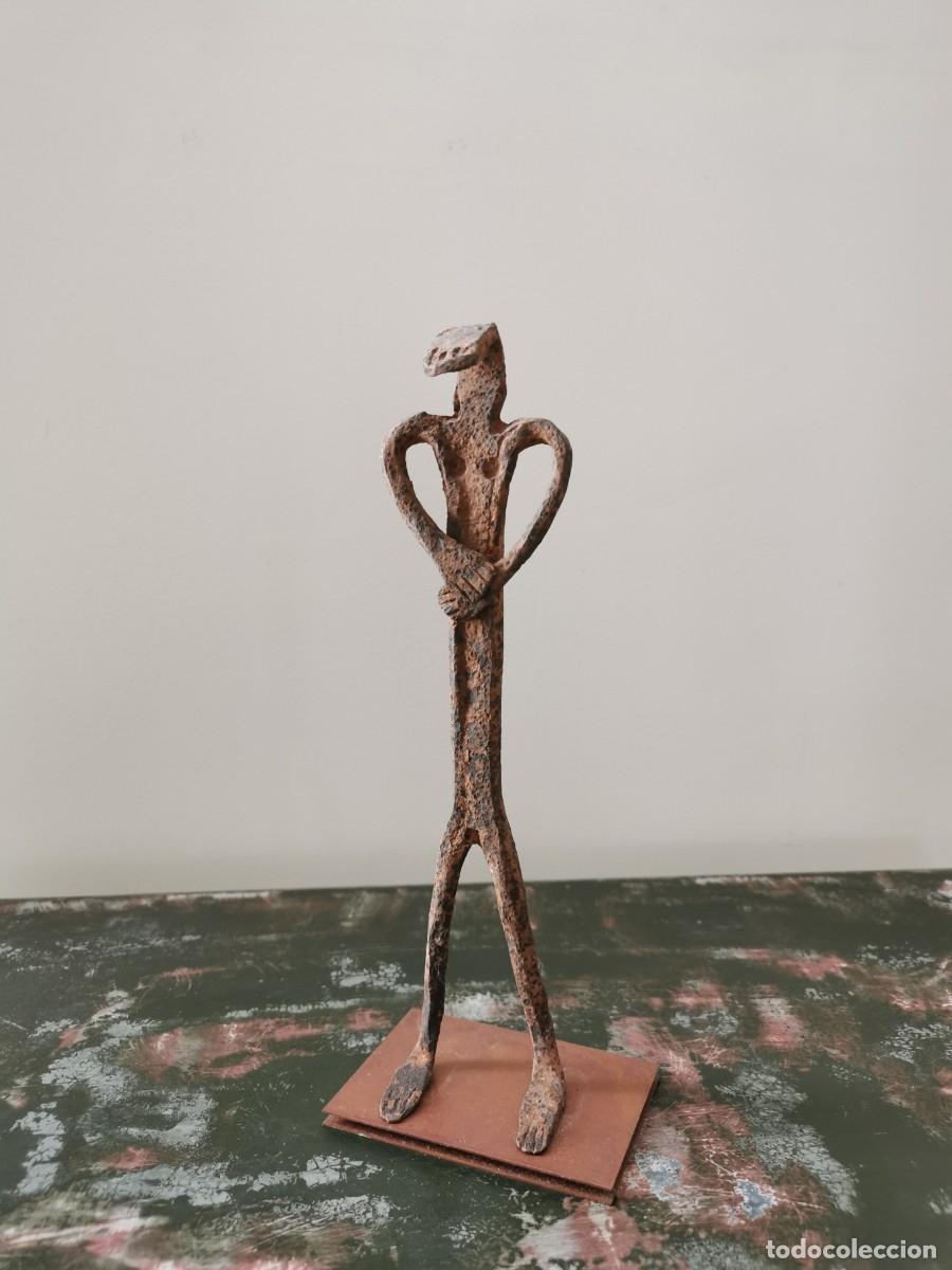 Arte: Figura africana hierro negro