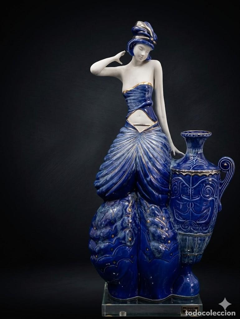 Arte: Figura de Galos, reconocida por su estilo Art D&eacute;co