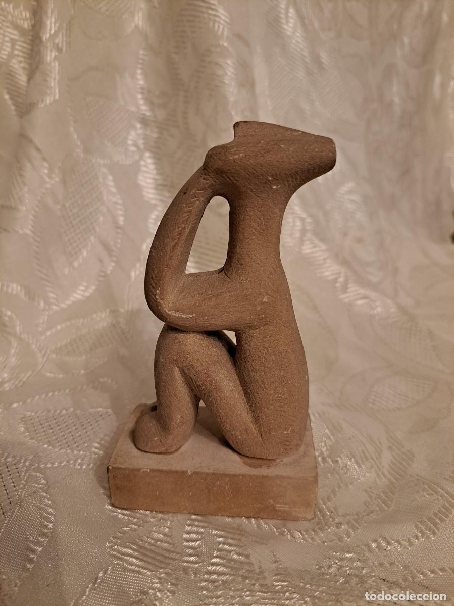 Arte: Estatua c&iacute;clada del &iacute;dolo del pensador art&iacute;stico Escultura griega antigua