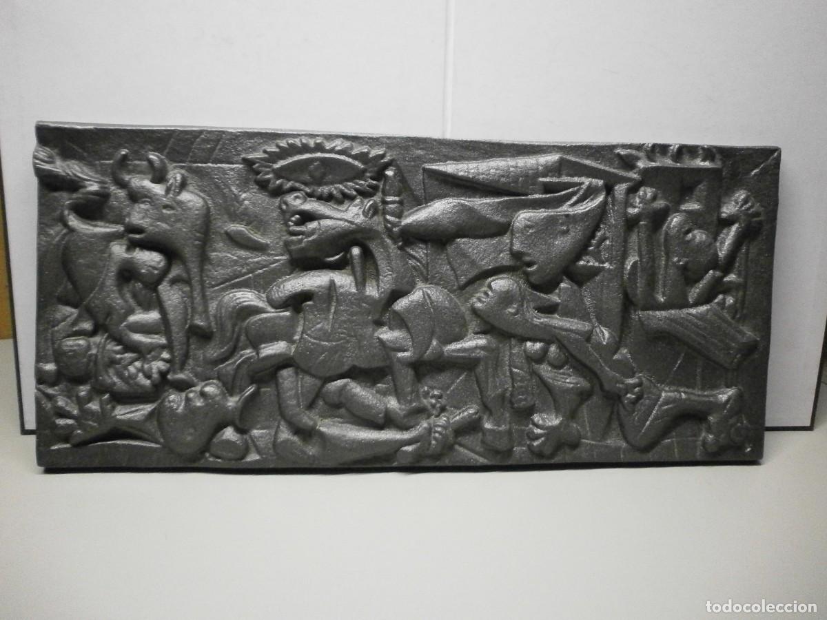 Arte: guernica de picasso mural relieve en hierro colado fundido mide 50x22,5 cms peso 8 kilos