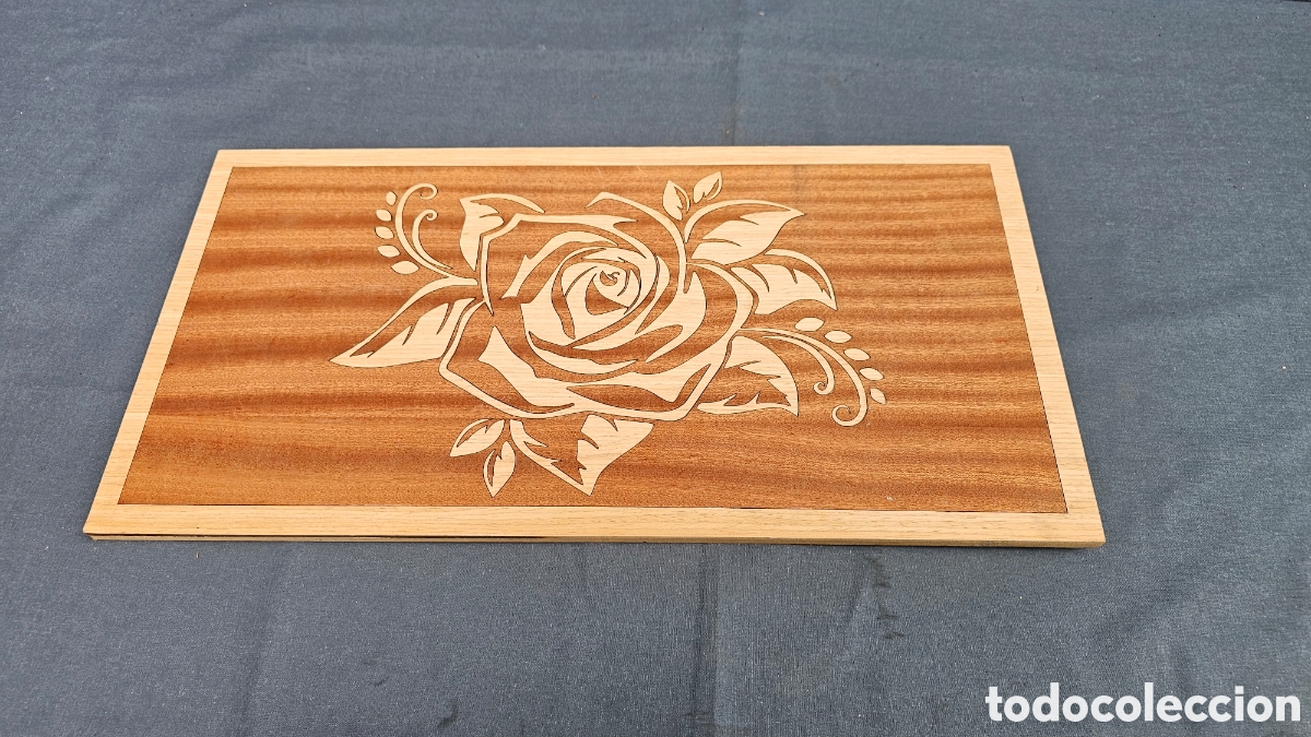 Arte: Bonita rosa en marqueter&iacute;a