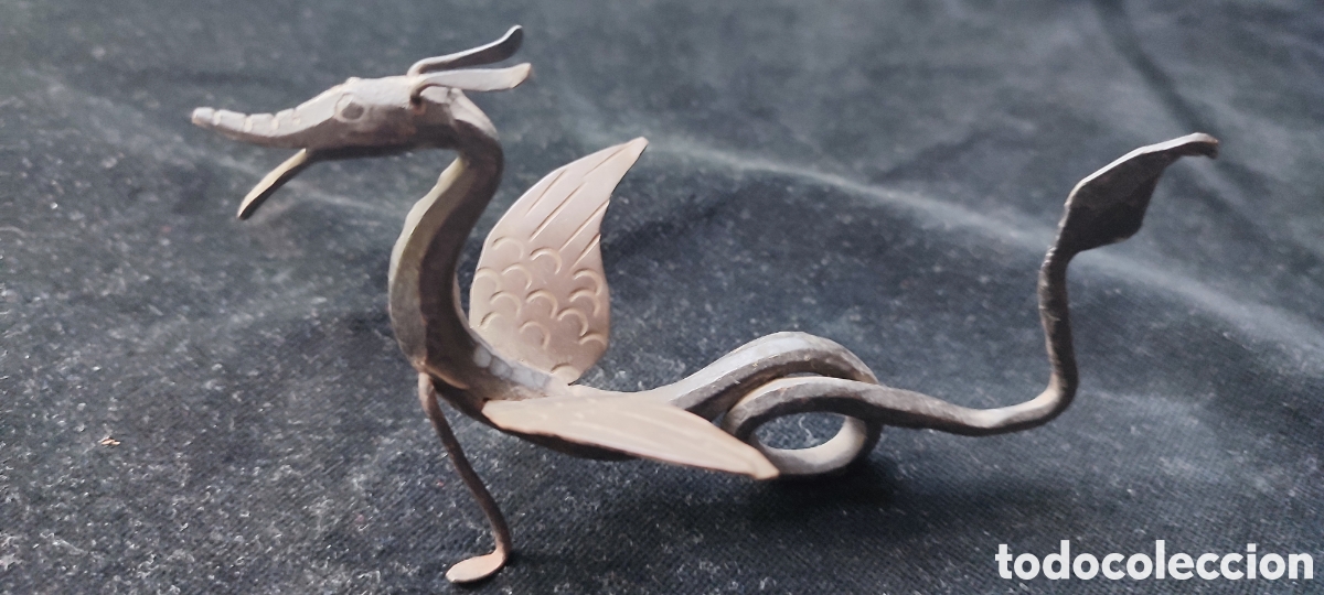 Arte: Figura en forja de drag&oacute;n modernista principios del siglo XX