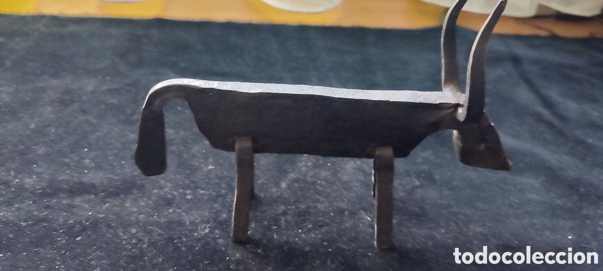 Arte: Escultura en forja de hierro realizada a mano de un toro