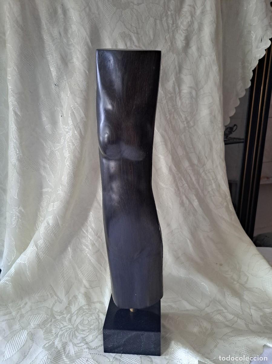 Arte: Extraordinaria escultura femenina abstracta, en madera rara y metal, firmada, M 4 93, PIEZA UNICA