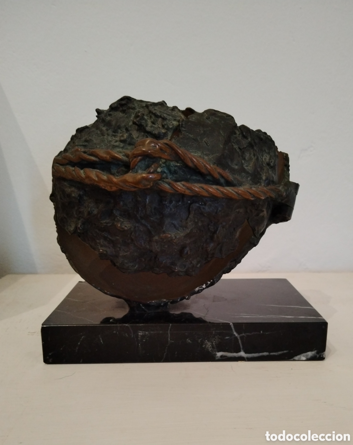 Arte: Enrique Broglia ( Montevideo 1942- 2013 ). Escultura en bronce.