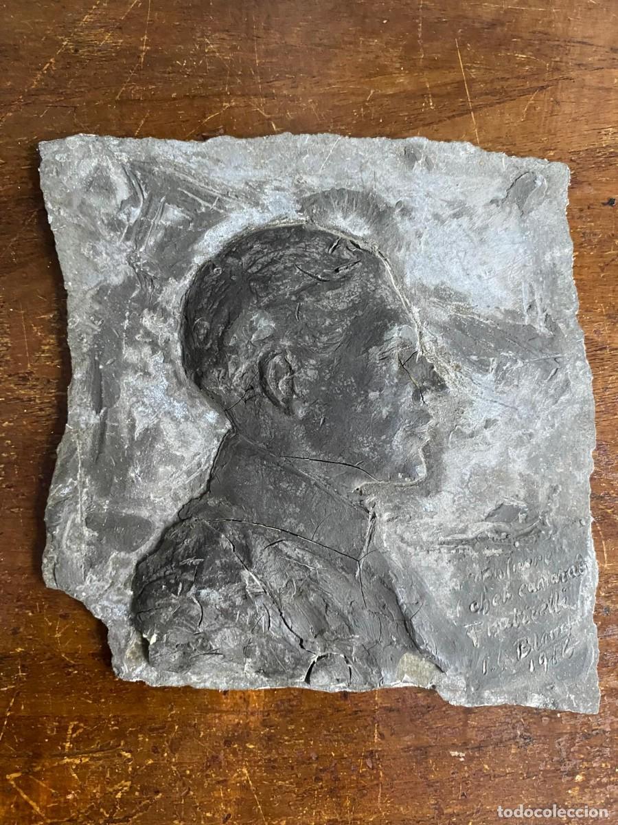 Arte: Retrato de hombre de perfil, 1912, relieve esculpido sobre pizarra, Primera Guerra Mundial, firmado.