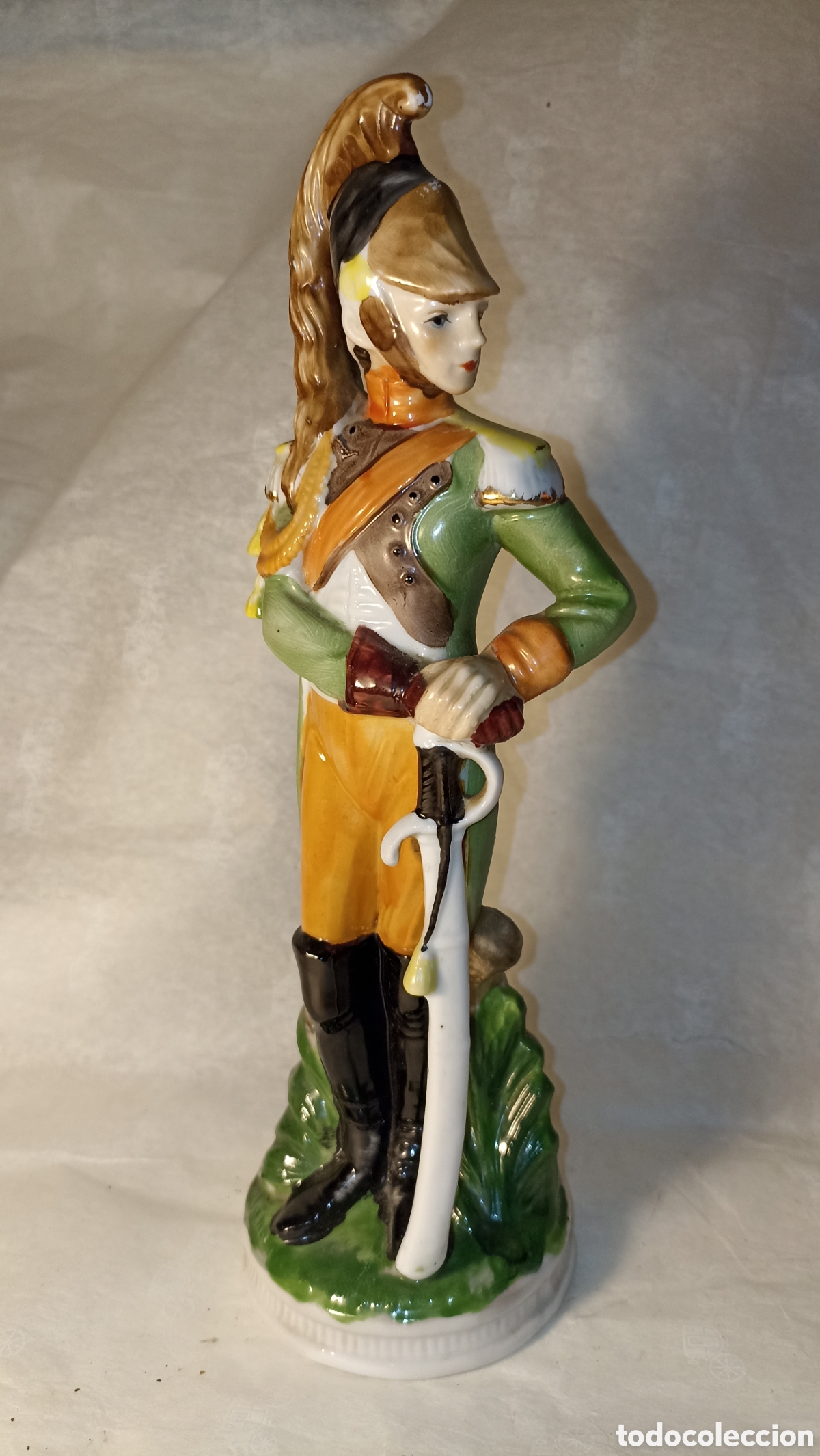 Arte: Figura de Porcelana Militar Vintage - Soldado de &Eacute;poca (25 cm)
