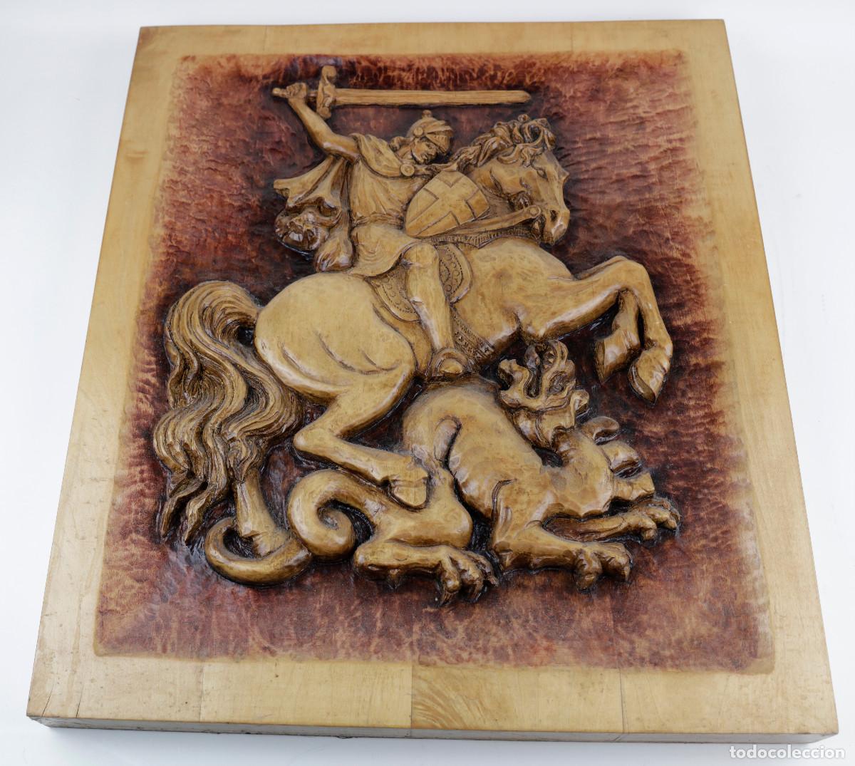 Arte: SANT JORDI TALLADO EN MADERA, 1970'S. 52x61 x5 grosor.