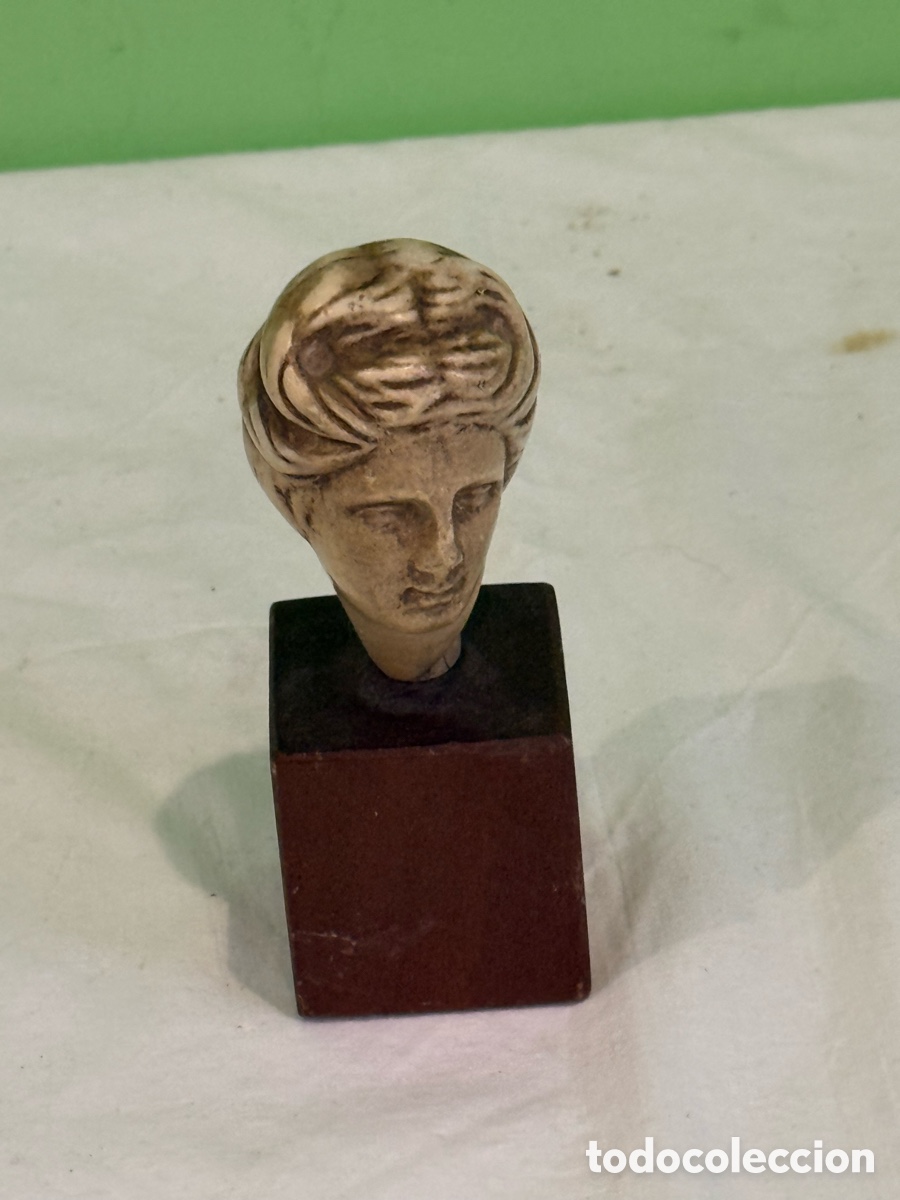 Arte: Antigua escultura busto femenino cl&aacute;sico alabastro tallado sobre peana madera