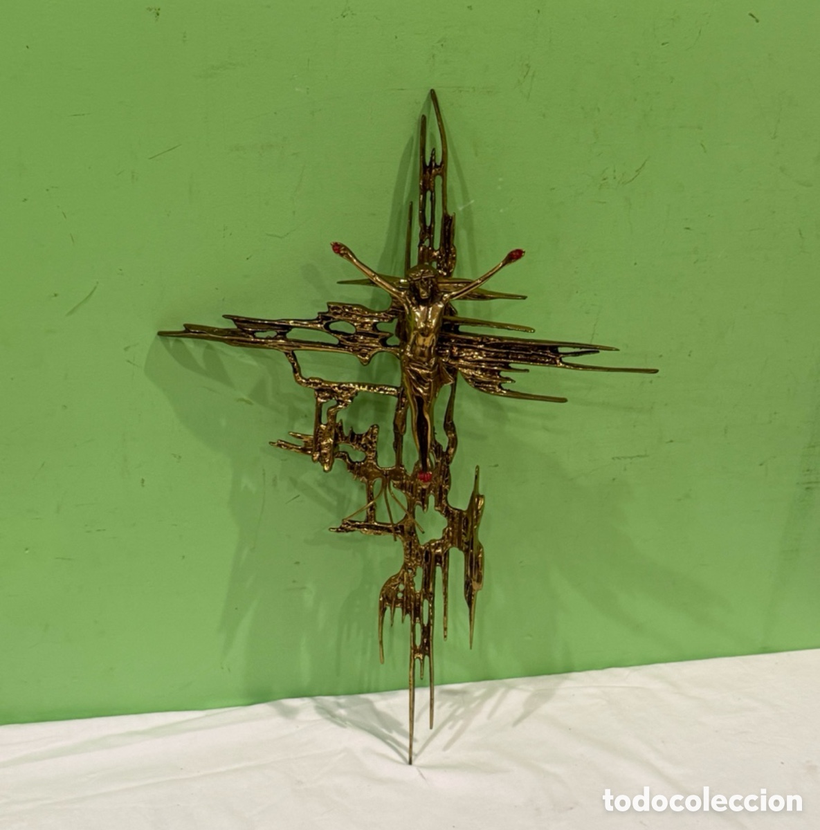 Arte: Crucifijo Brutalista de Bronce Estilo Salvador Dal&iacute; Escultura de Pared 54x40 cm Vintage