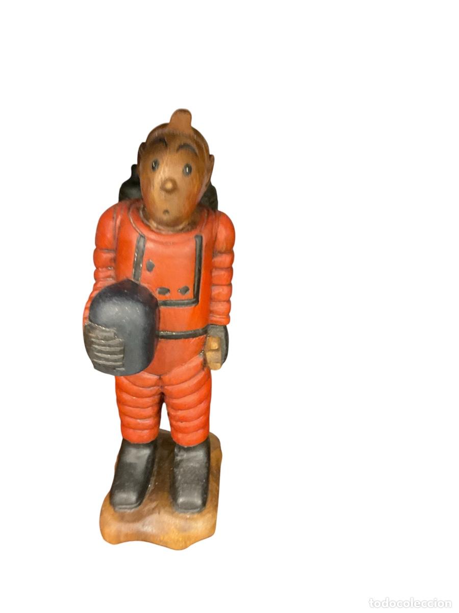 Arte: Escultura de Tint&iacute;n realizada en madera tallada