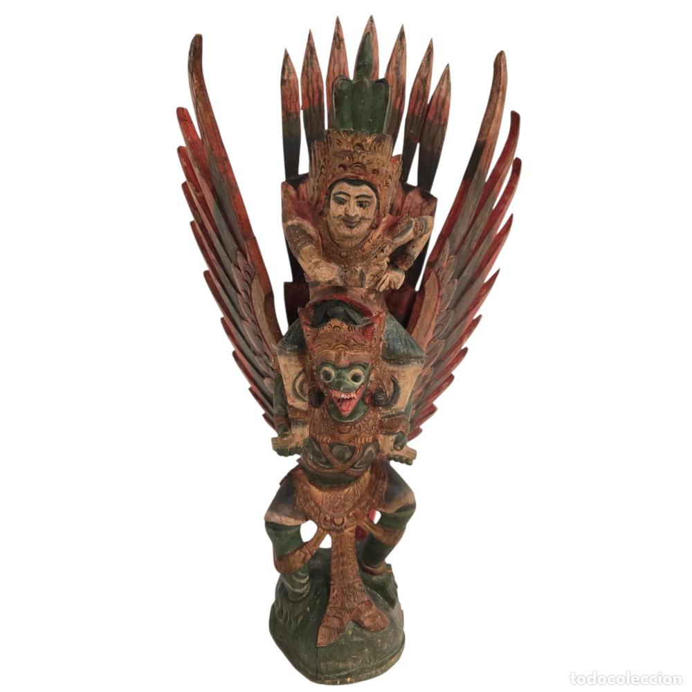 Art: Figura de madera tallada de Vishnu sobre Garuda