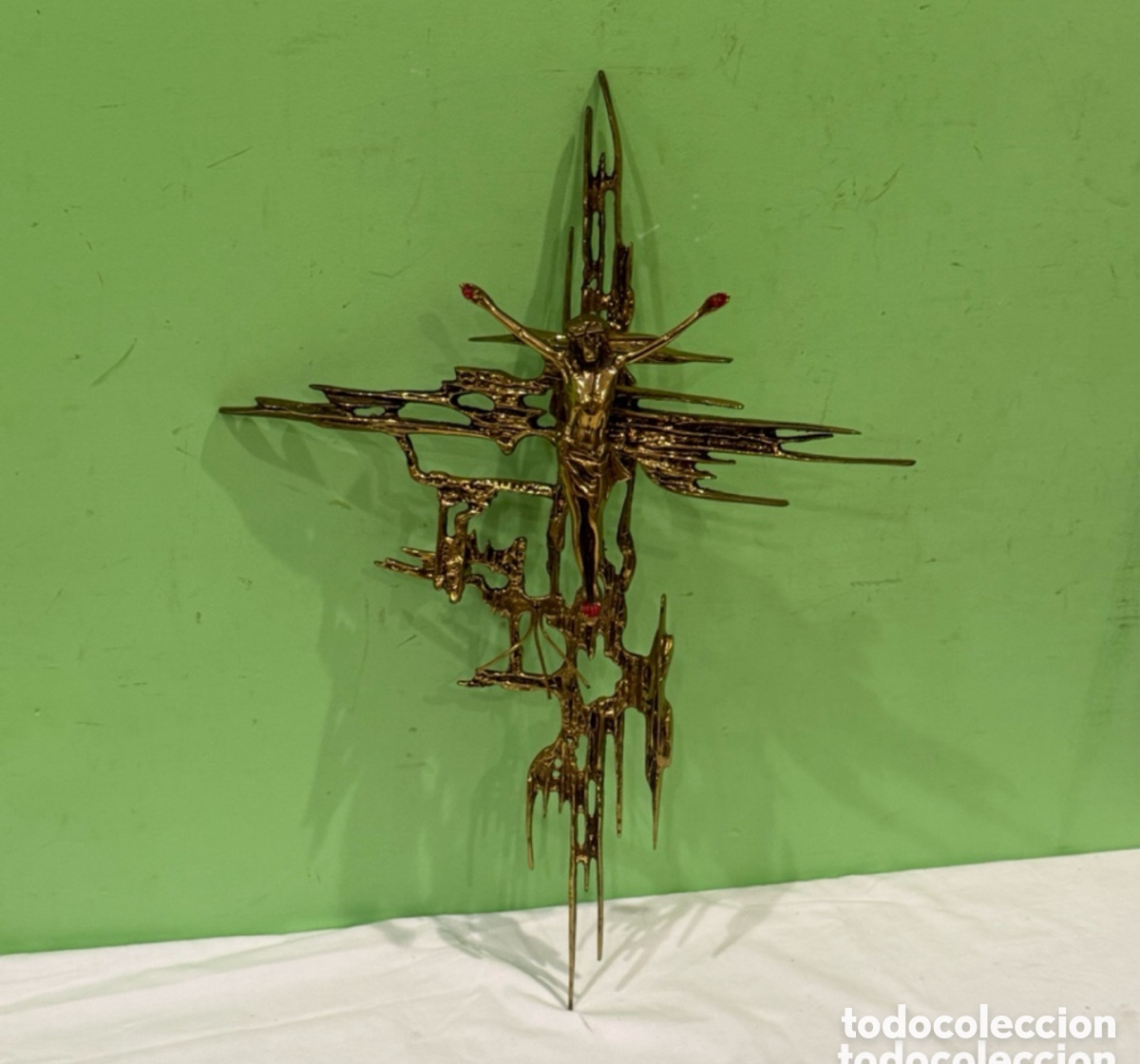 Arte: Crucifijo Brutalista de Bronce Estilo Salvador Dal&iacute; Escultura de Pared 54x40 cm Vintage