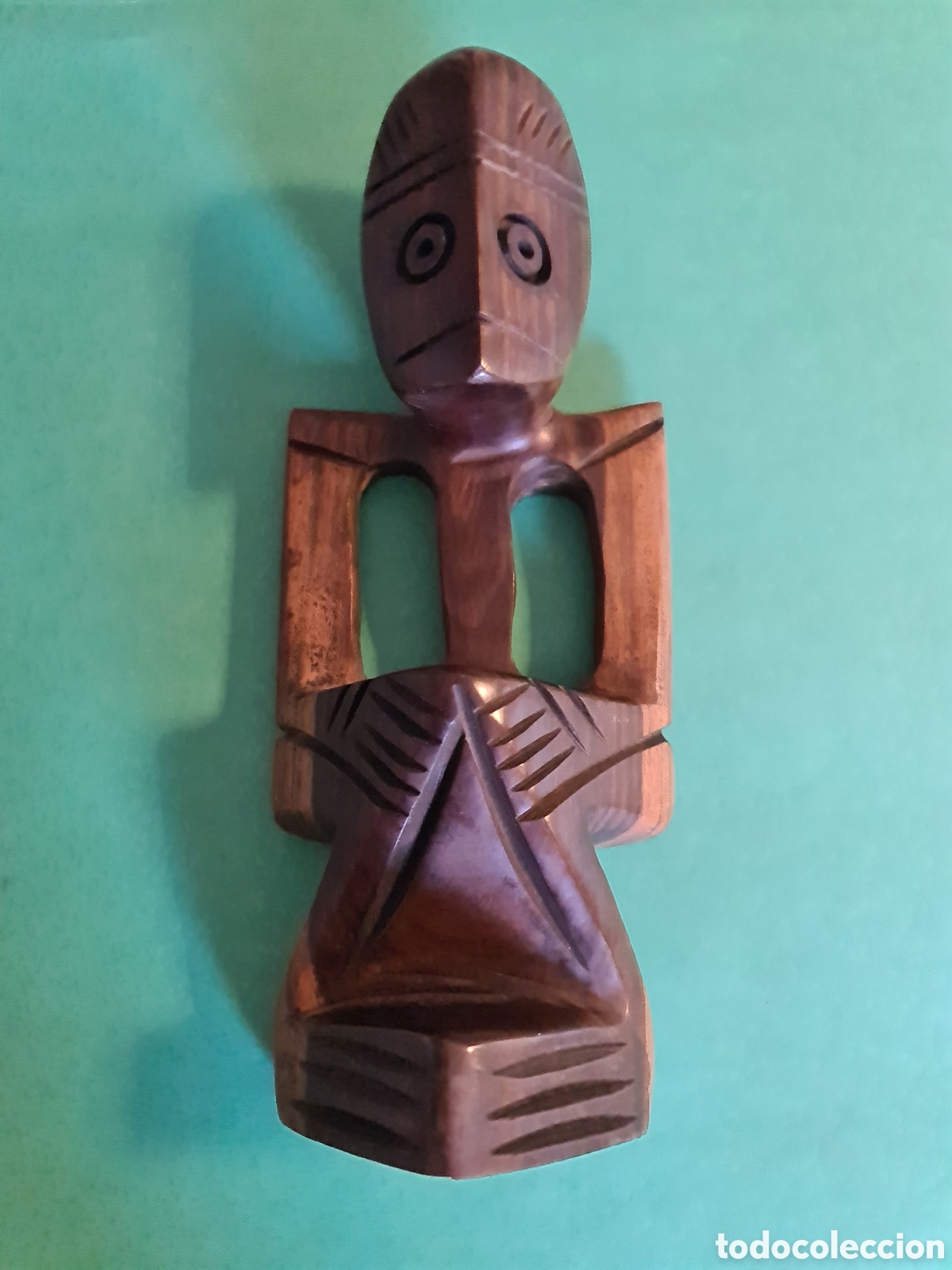 Art: Figura de madera tallada antigua.