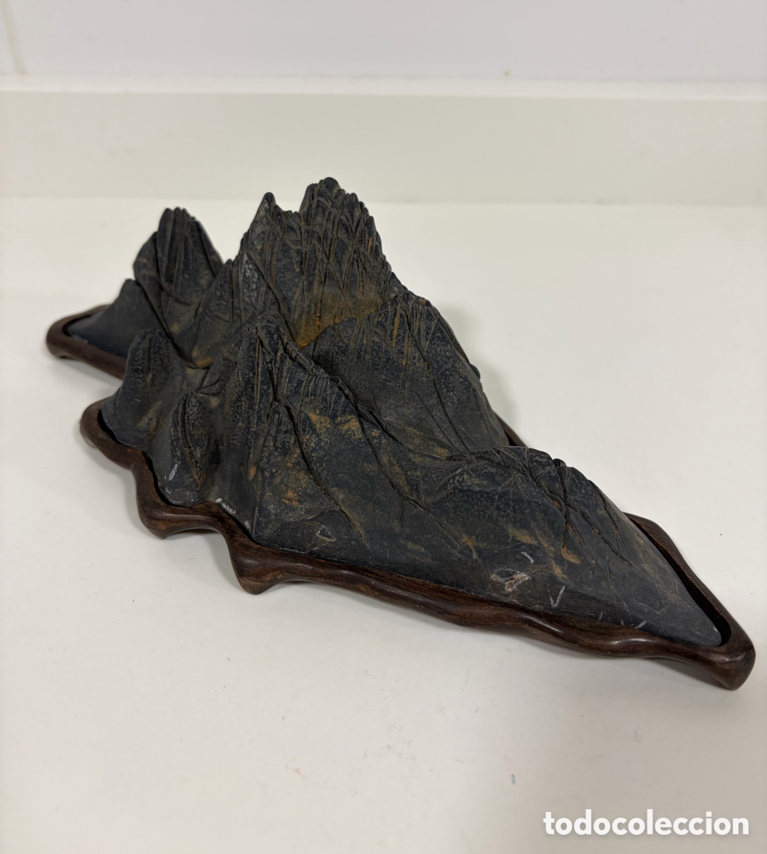 Arte: Suiseki Natural con Daiza de Madera