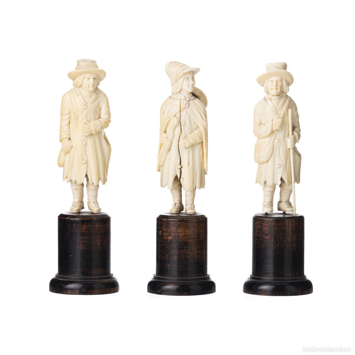 Arte: TRES ESCULTURAS DE MARFIL