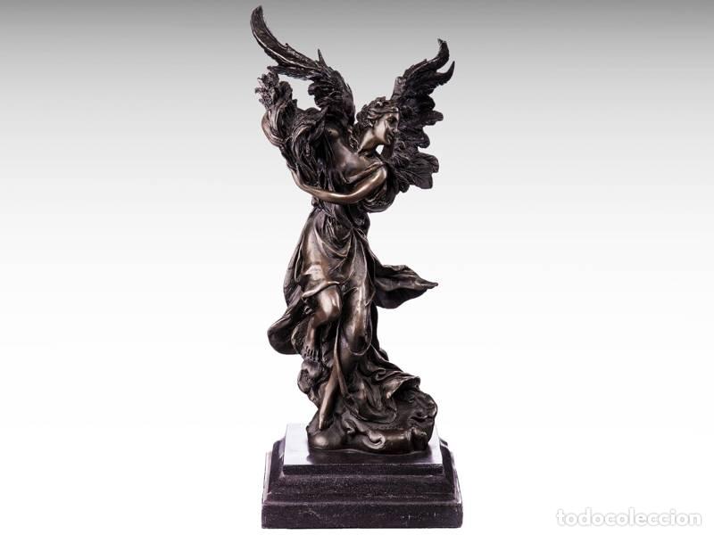 Arte: Escultura de bronce - &Aacute;ngel con una gavilla de trigo (1228)