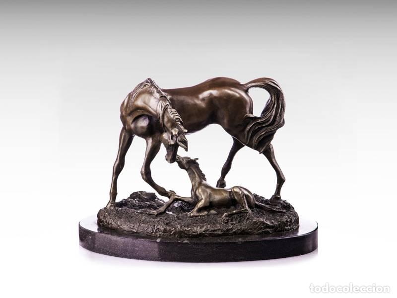 Kunst: Escultura de bronce - Caballo con potrillo (1266)
