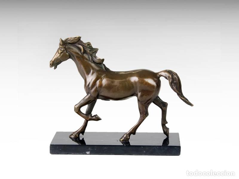 Kunst: Escultura de bronce - Caballo al trote (1082)