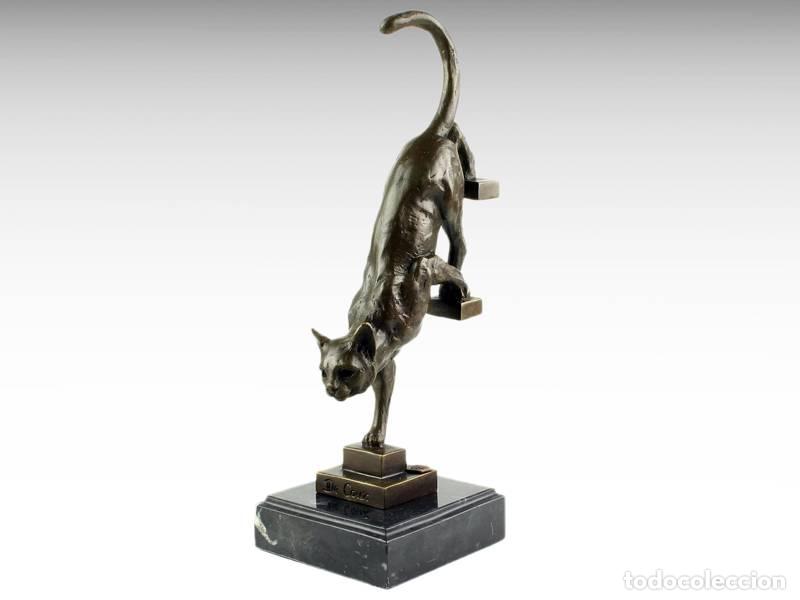 Art: Escultura de bronce - Gato bajando las escaleras (2068)