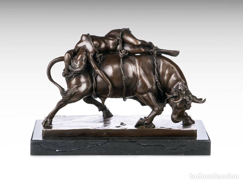 Arte: Escultura de bronce - Europa raptada por Zeus (toro y mujer) (1297)