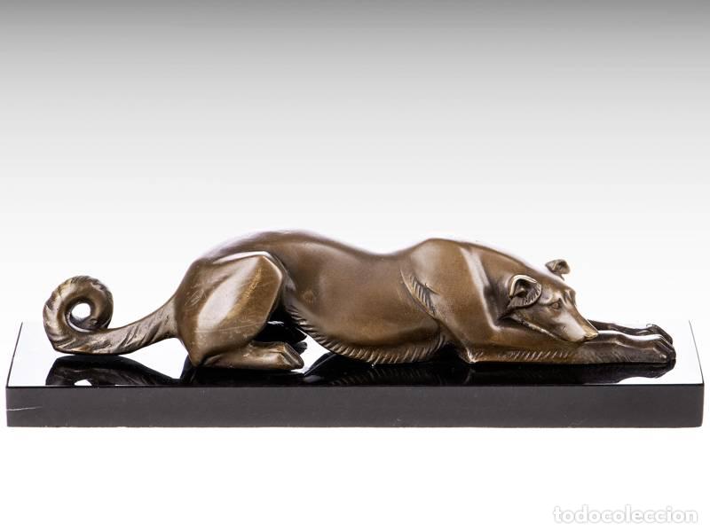 Kunst: Escultura de bronce - Galgo reclinado (1137)
