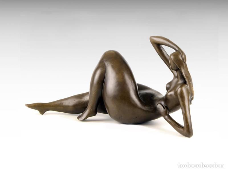Art: Escultura de bronce - Mujer regordeta (1122)