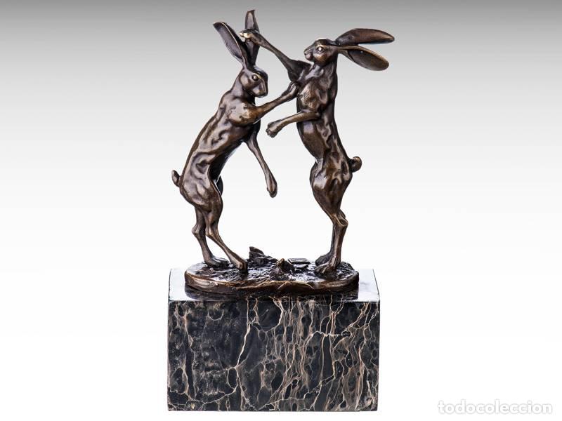 Art: Escultura de bronce - Liebres boxeando (1074)