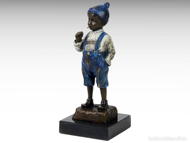 Art: Escultura de bronce - Ni&ntilde;o fumando (1081)