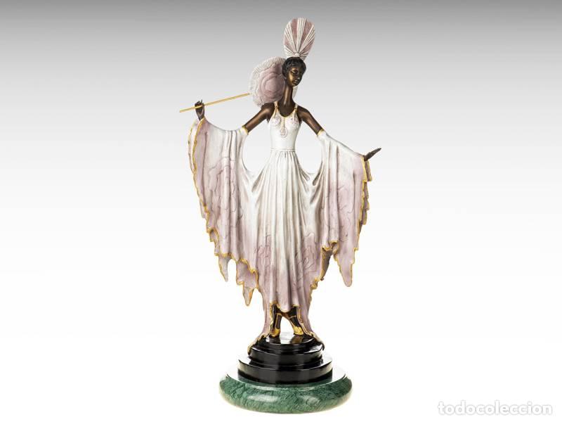 Arte: Escultura de bronce - Mujer aristocr&aacute;tica con vestido - Art D&eacute;co (2213)