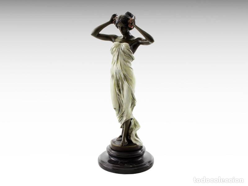 Art: Escultura de bronce - Hermosa mujer patinada / Ninfa (1212)