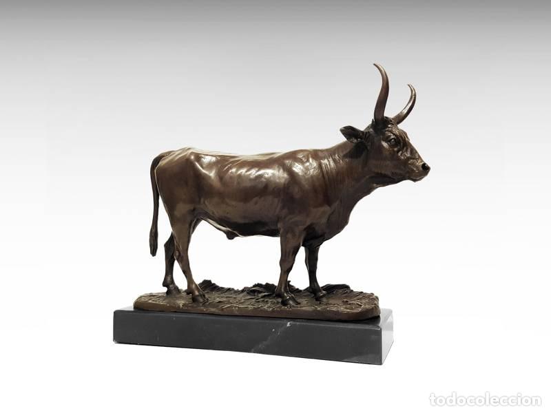 Kunst: Escultura de bronce - Toro con grandes cuernos (2088)