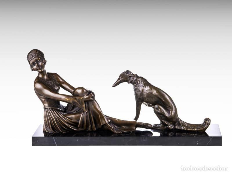 Arte: Escultura de bronce - Mujer con galgo (D. Chiparus) - Art D&eacute;co (1280)