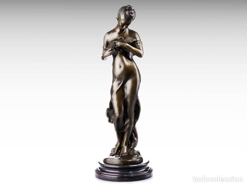 Arte: Escultura de bronce - Mujer con vestido y un p&aacute;jaro - Art Nouveau (1218)