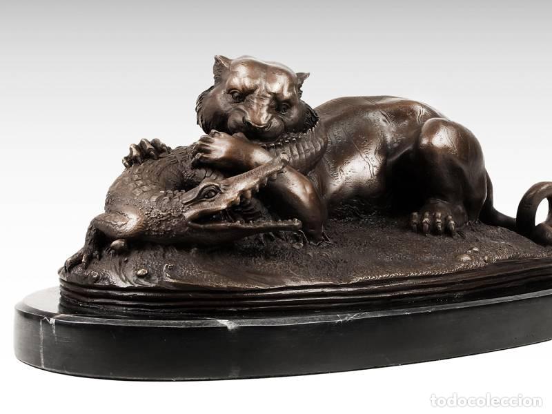 Art: Escultura de bronce - Tigre cazando un cocodrilo (1254)