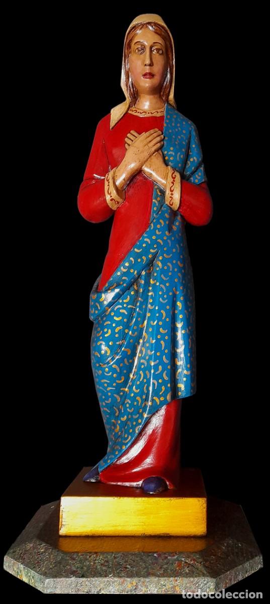 Arte: Escultura de la virgen Mar&iacute;a sobre madera. A&ntilde;o 1965.
