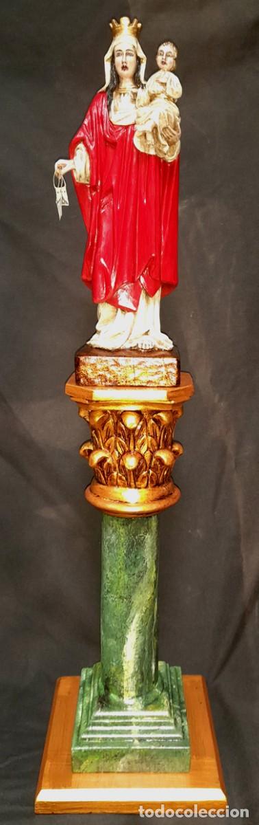 Arte: Figura de la Virgen del Carmen sobre pedestal. Tallas en madera de 1968.