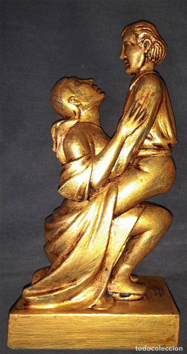 Arte: Pareja de patinadores tallados en madera. A&ntilde;o 1975.
