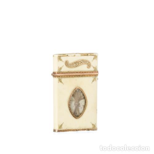 Art: Marfil - Estuche con tablones de anuncios; con detalles dorados - siglo XIX