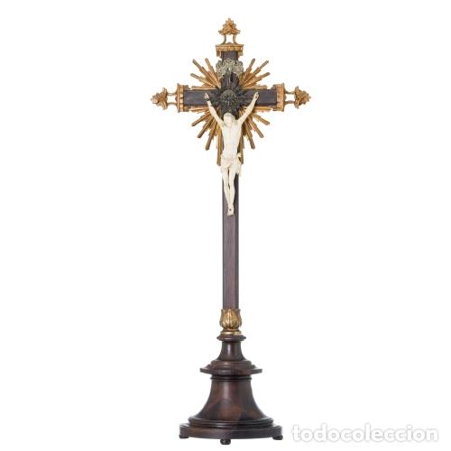 Arte: Marfil - Jesucristo crucificado indoportugu&eacute;s - Siglo XVII